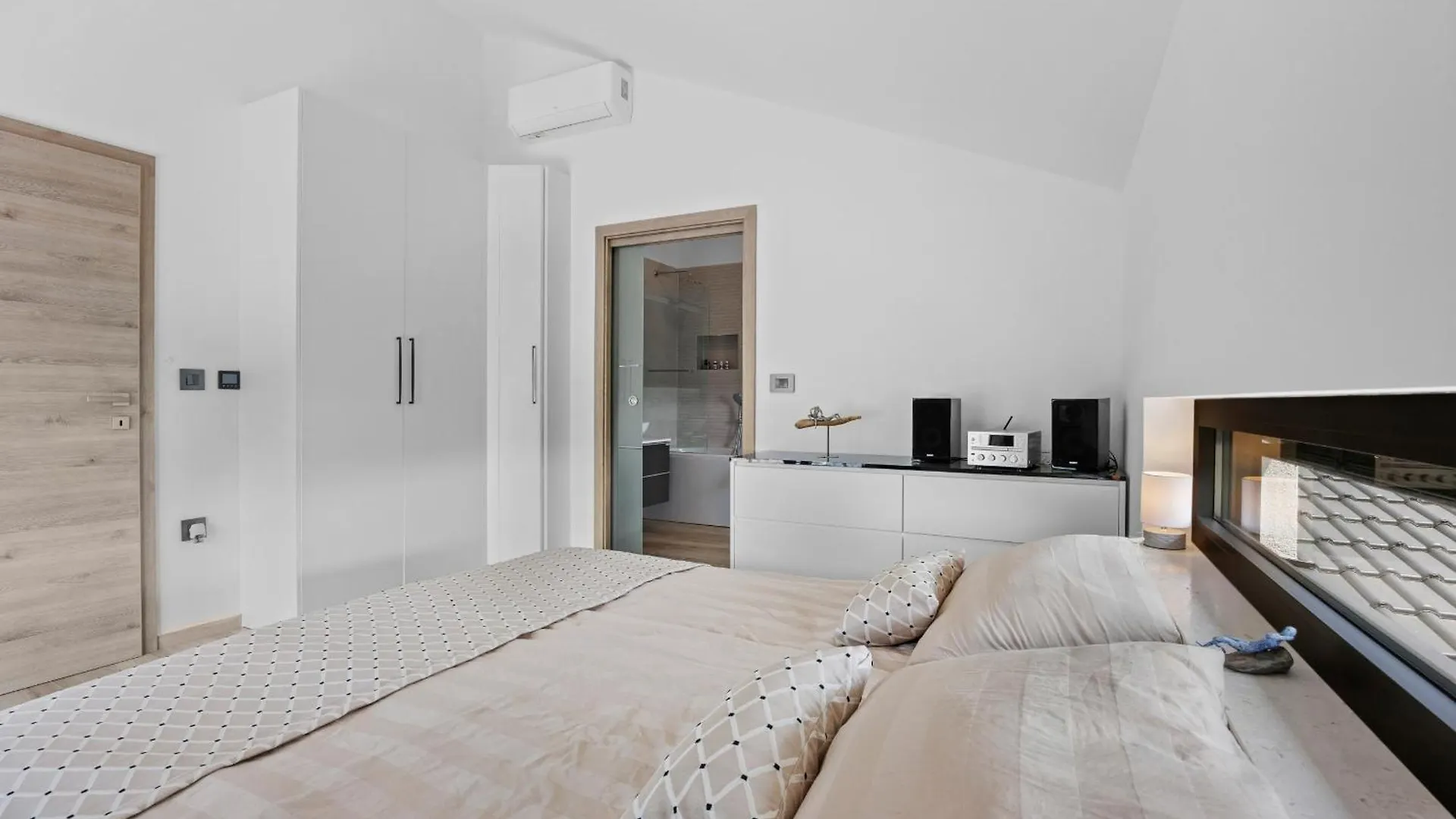 Villa Enja For 8 People Near Pula With Private Pool & Pet Friendly Vintijan