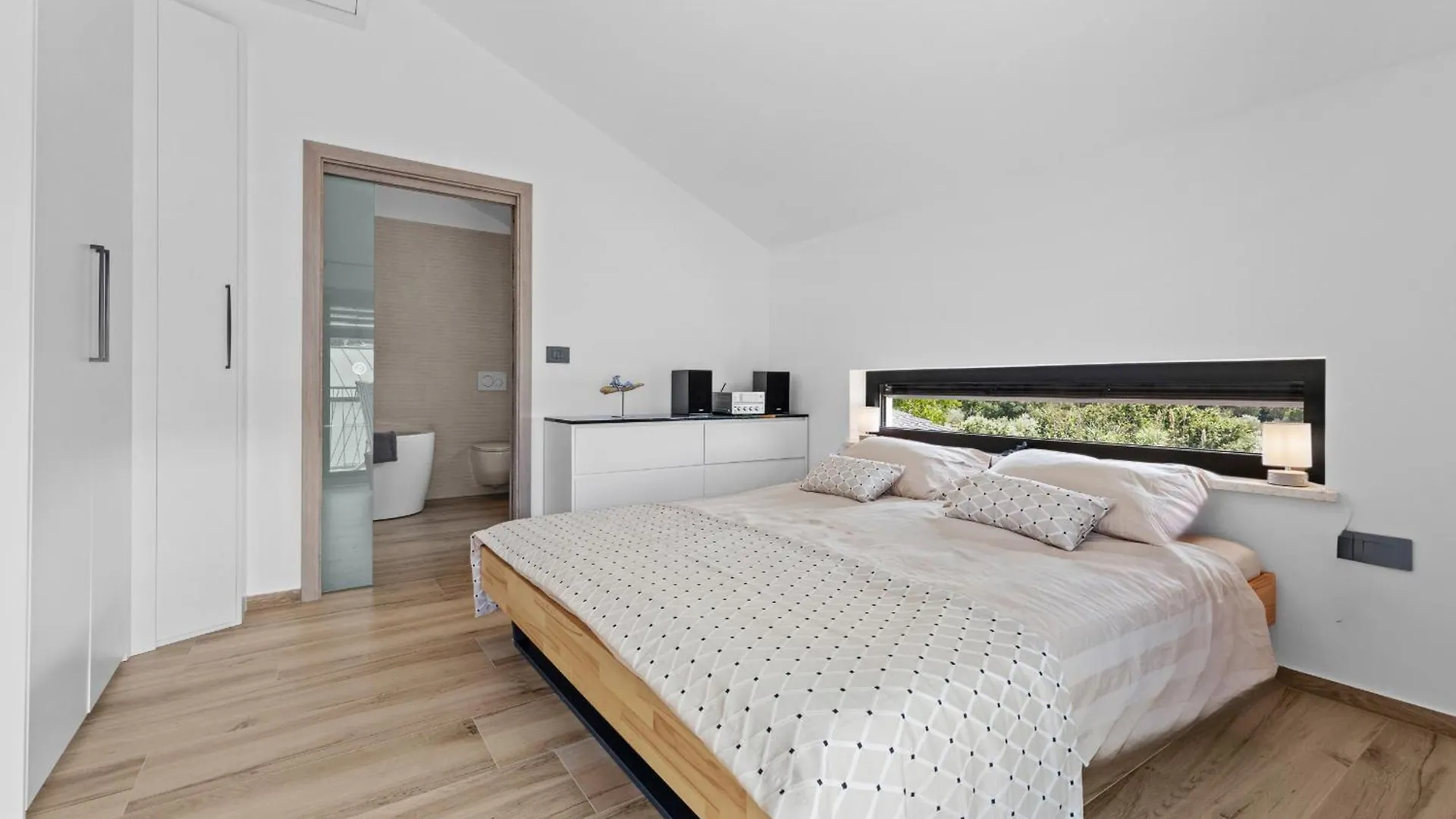 Villa Enja For 8 People Near Pula With Private Pool & Pet Friendly Vintijan