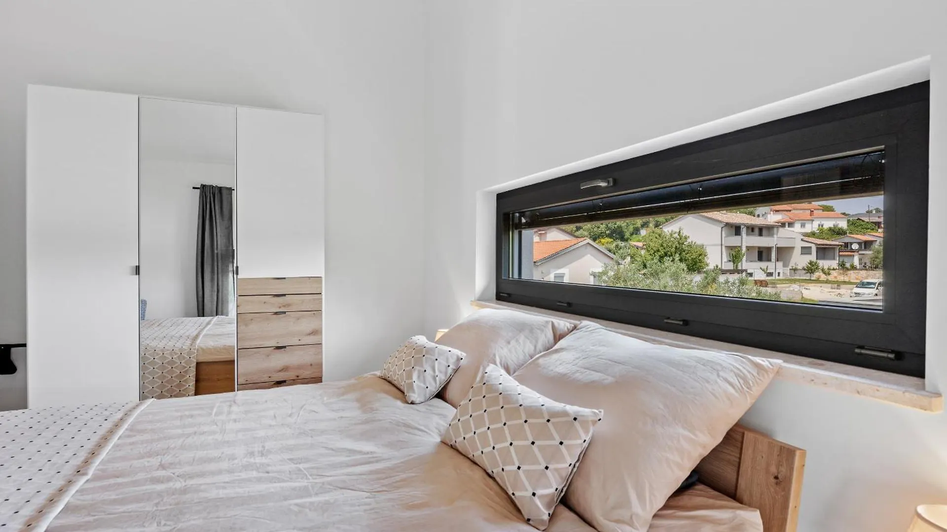 Villa Enja For 8 People Near Pula With Private Pool & Pet Friendly Vintijan